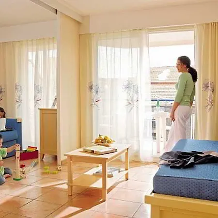 Pierre & Les Rivages Du Parc 3* مينتون