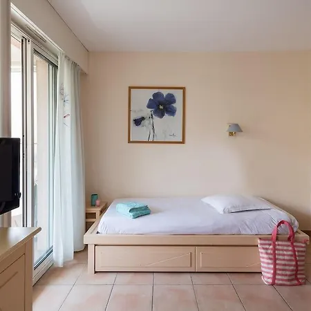 Pierre & Les Rivages Du Parc Hotel apartamentowy 3*