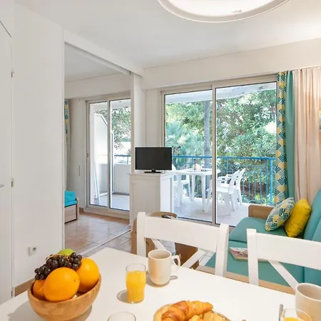 Pierre & Les Rivages Du Parc Hotel apartamentowy 3*